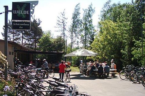 Das Schützenhaus beim Schlachtfest am 1. Mai